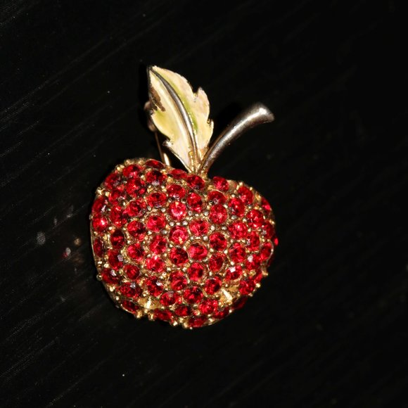 APPLE Rhinestone Brooch Pin - J.J. Jonette Jewelry Company SIGNED - Picture 3 of 8